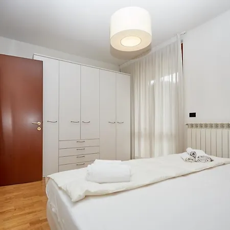 Lägenhet Arese Modern Flats
